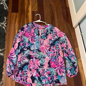 100% authentic Lilly Pulitzer Elsa silk top size Medium. Like new condition.